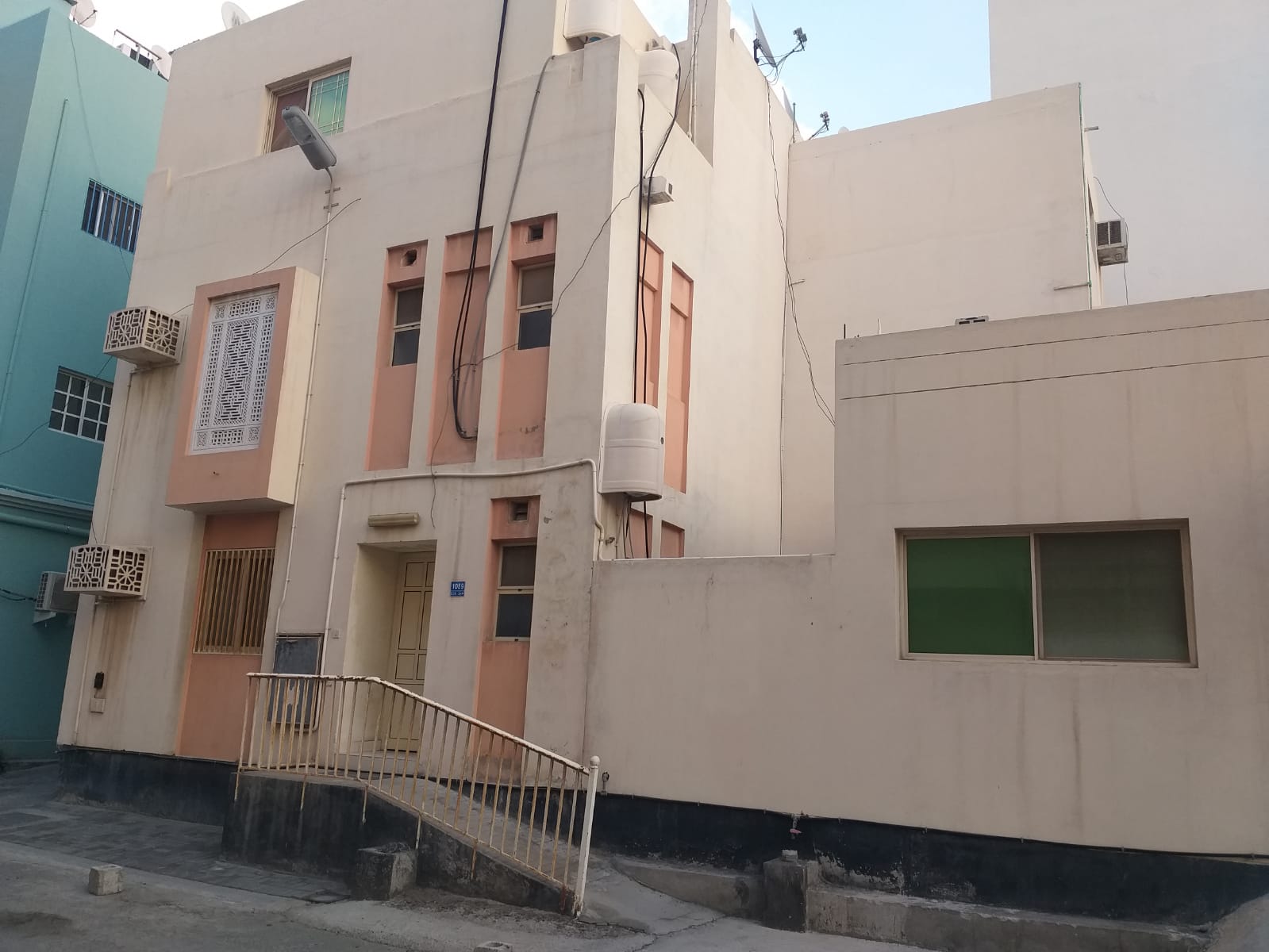 فيلا في الرفاع الشرقي للبــيع